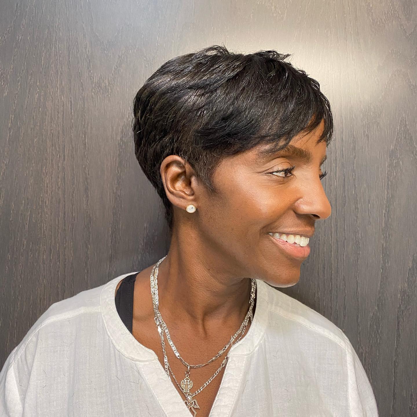 Chic Textured Black Pixie Cut with Soft Layers