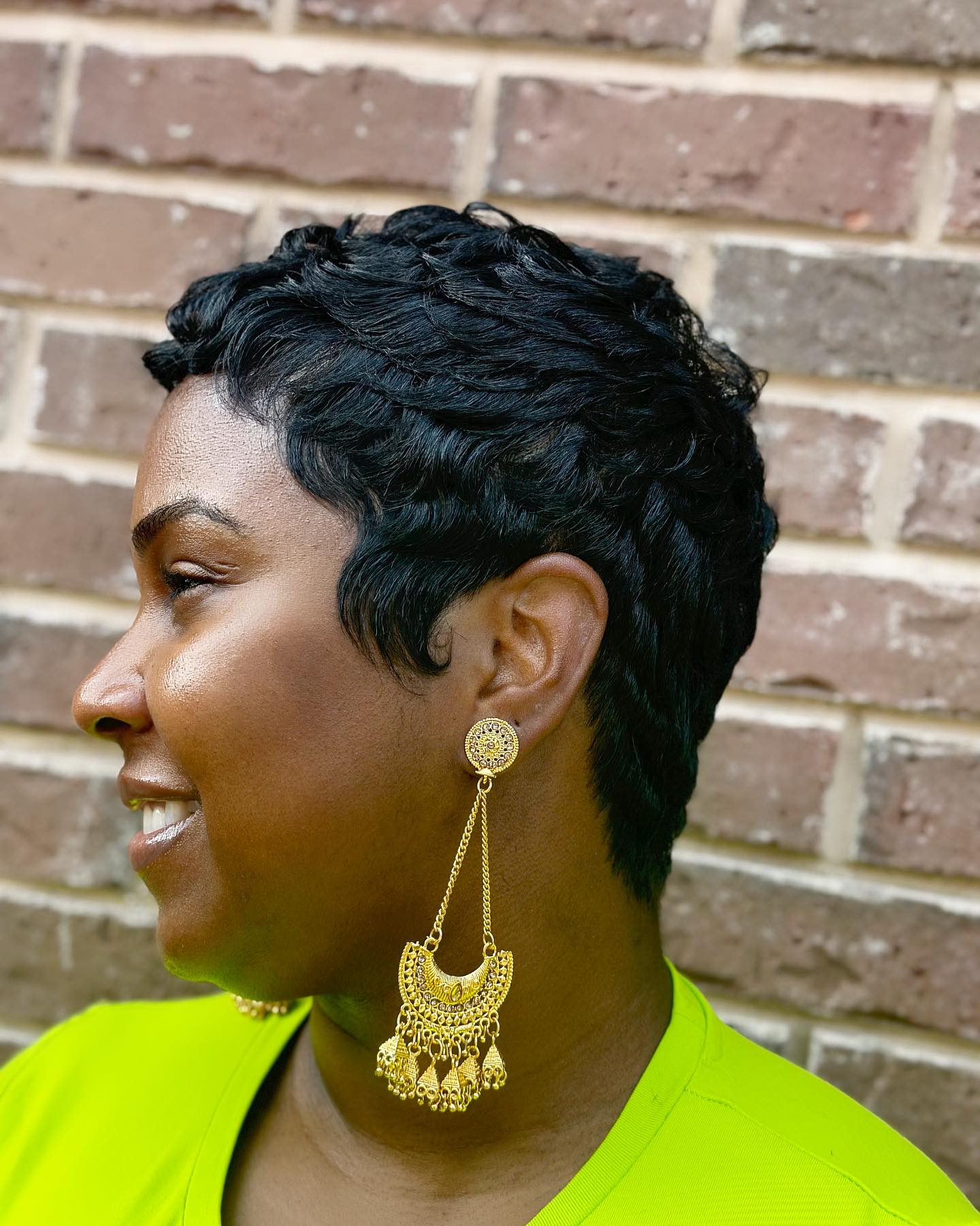 Chic Textured Pixie Cut with Defined Waves