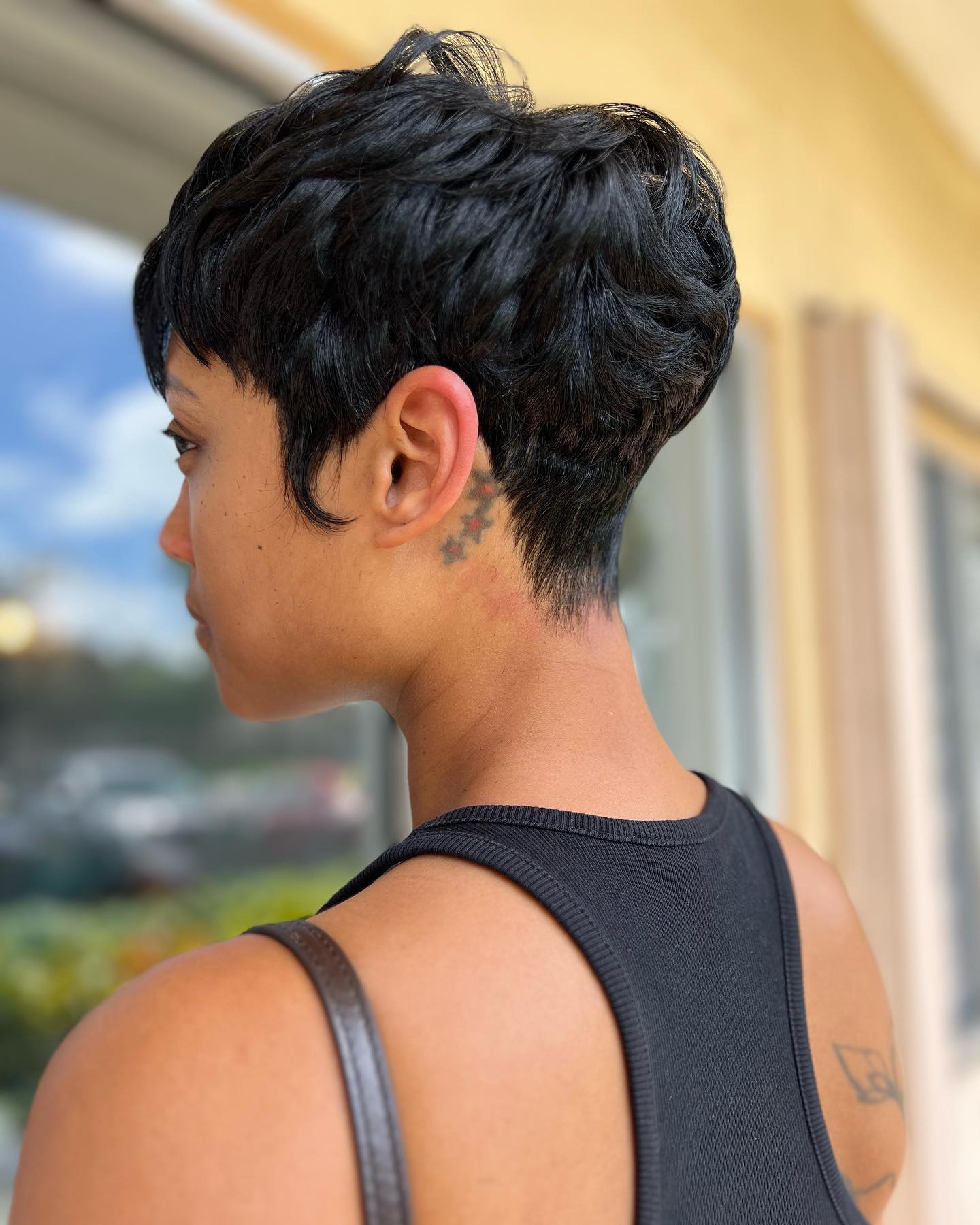 Chic Textured Pixie Cut with Subtle Layers