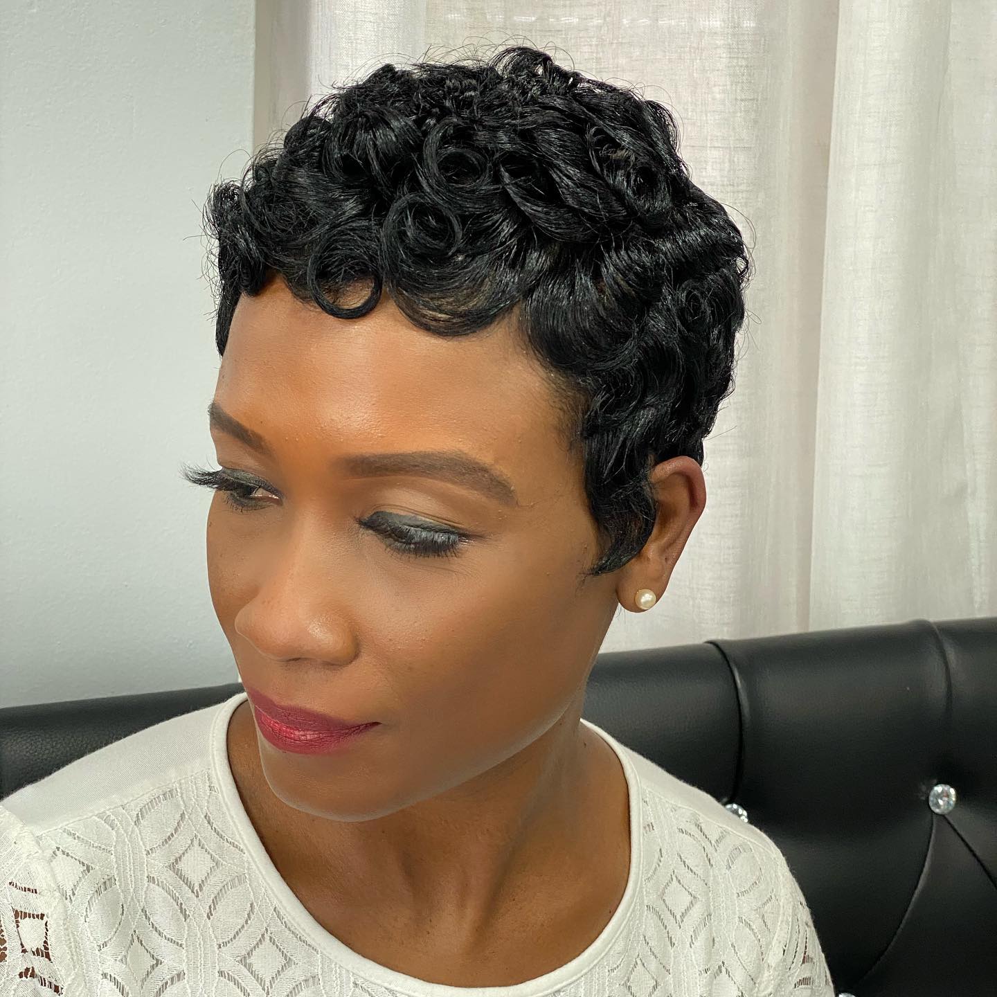 Chic Textured Short Crop with Defined Curls