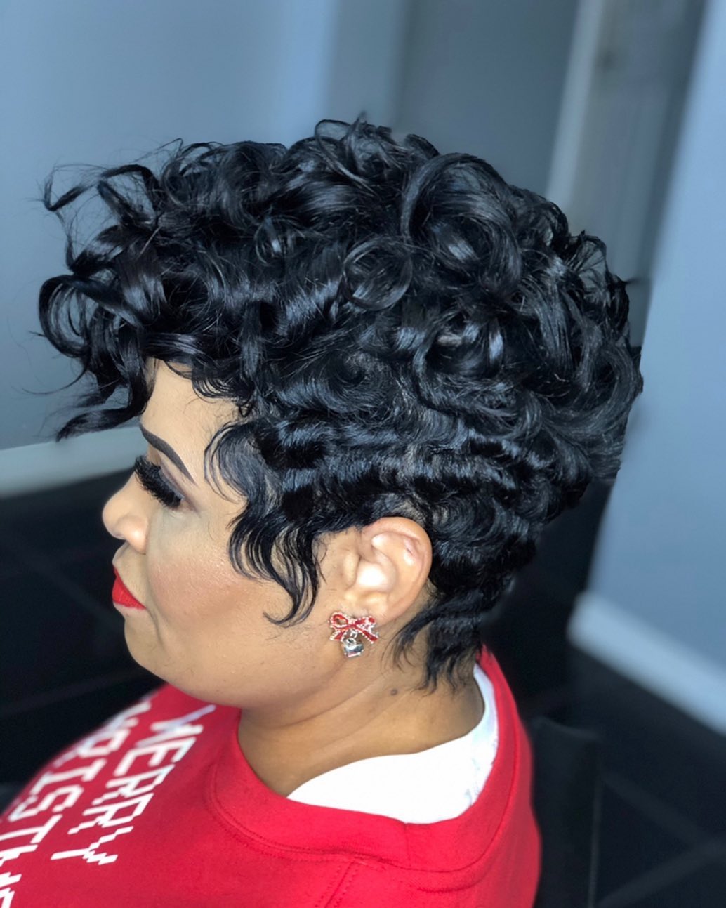 Dynamic Curly Short Cut with Defined Curls