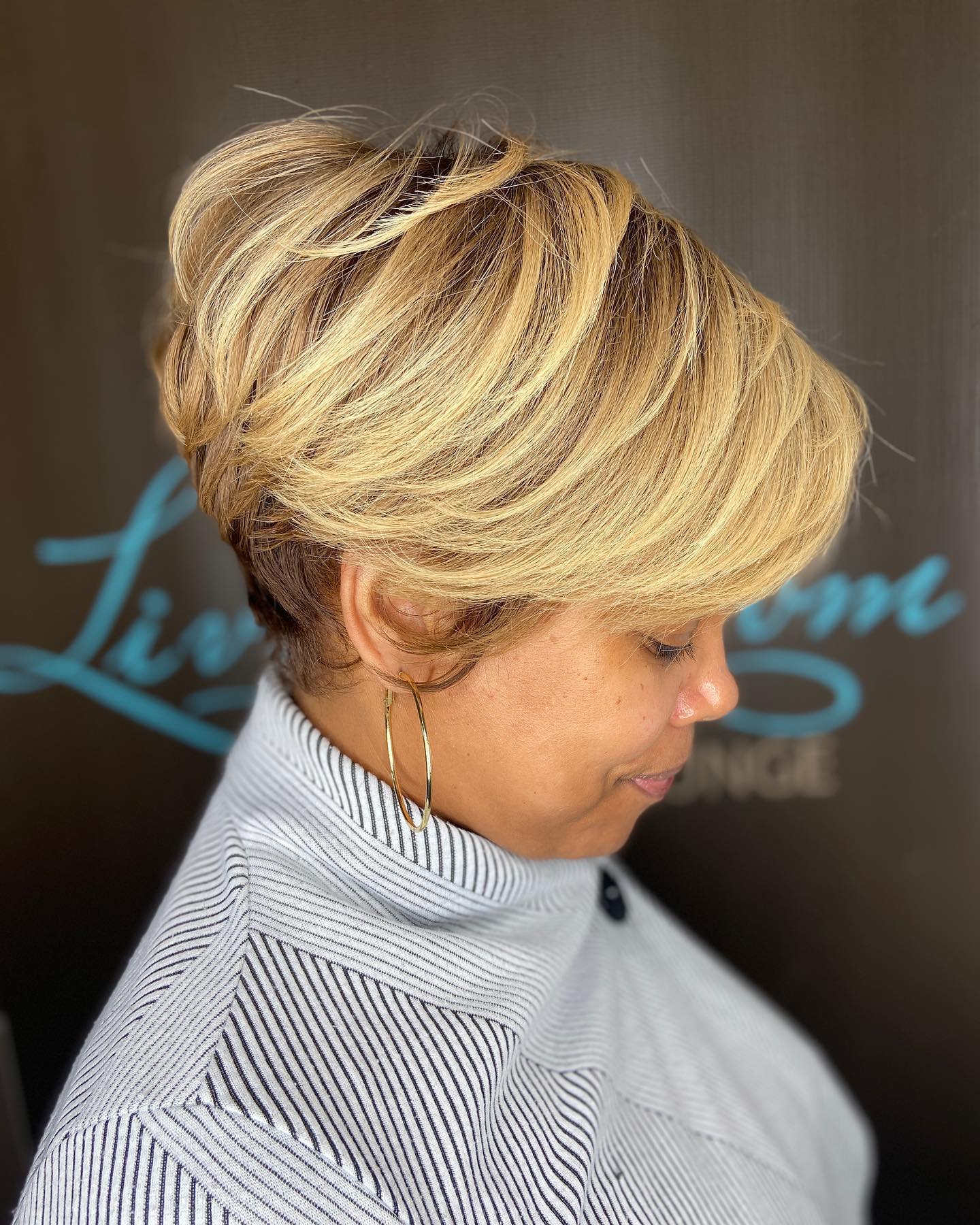 Modern Layered Blonde Bob with Soft Waves