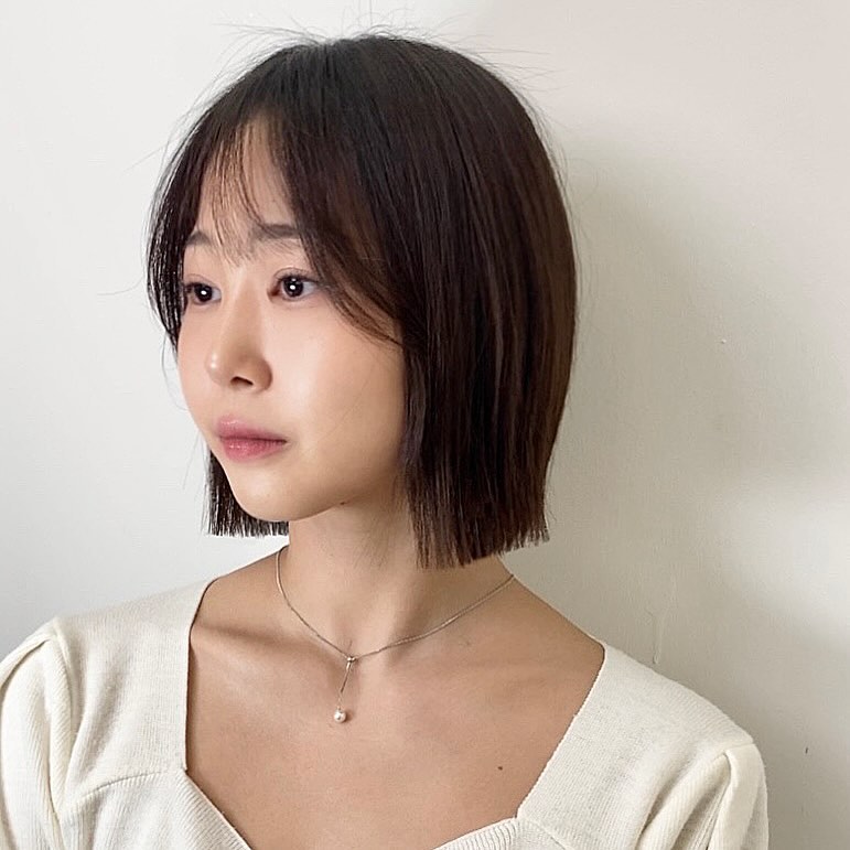 Chic Blunt Bob with Subtle Face-Framing Layers