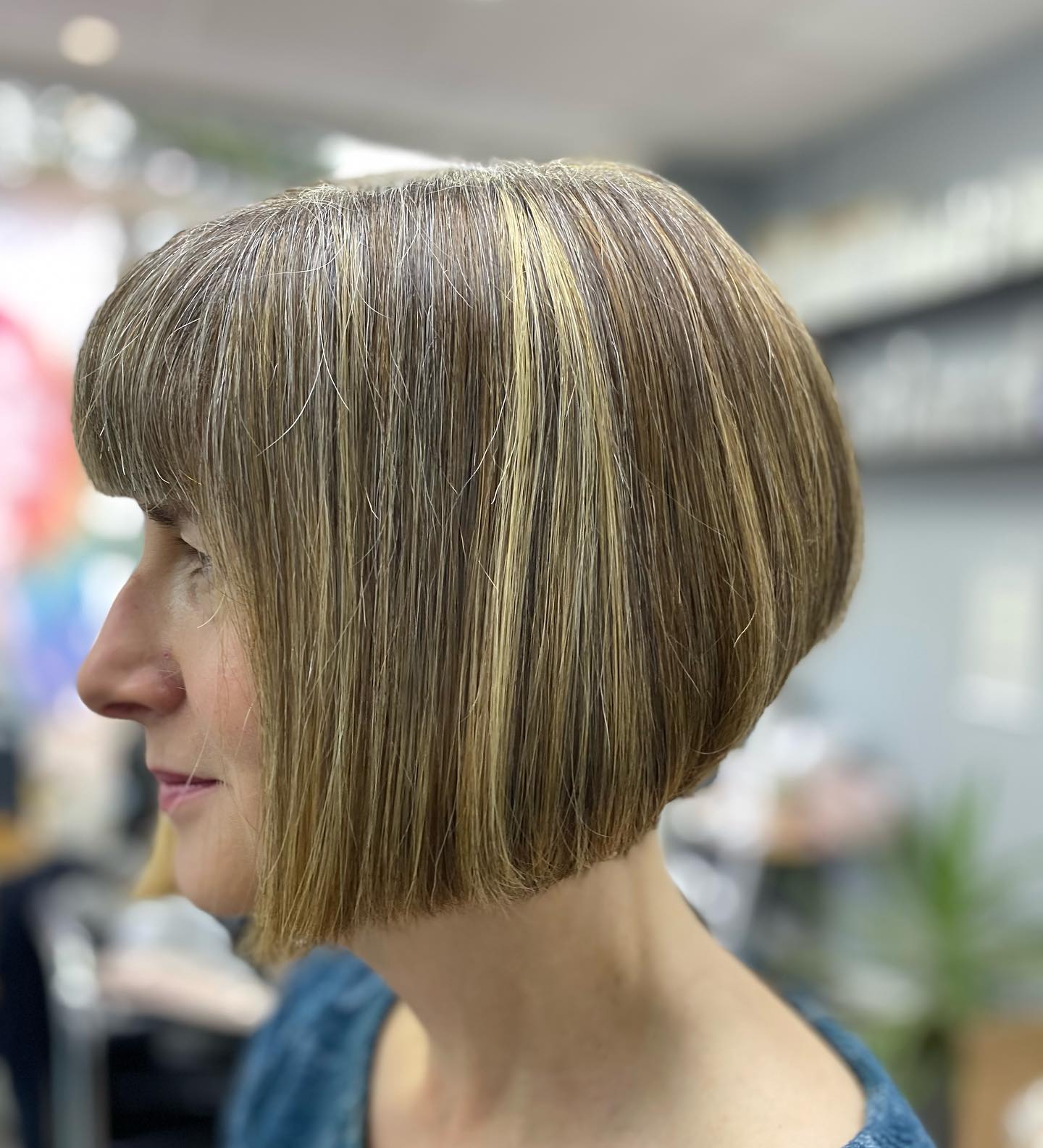 Chic Jaw-Length Bob with Subtle Caramel Highlights