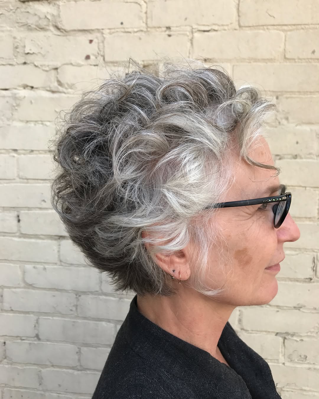 Stylish Curly Textured Crop with Soft Volume