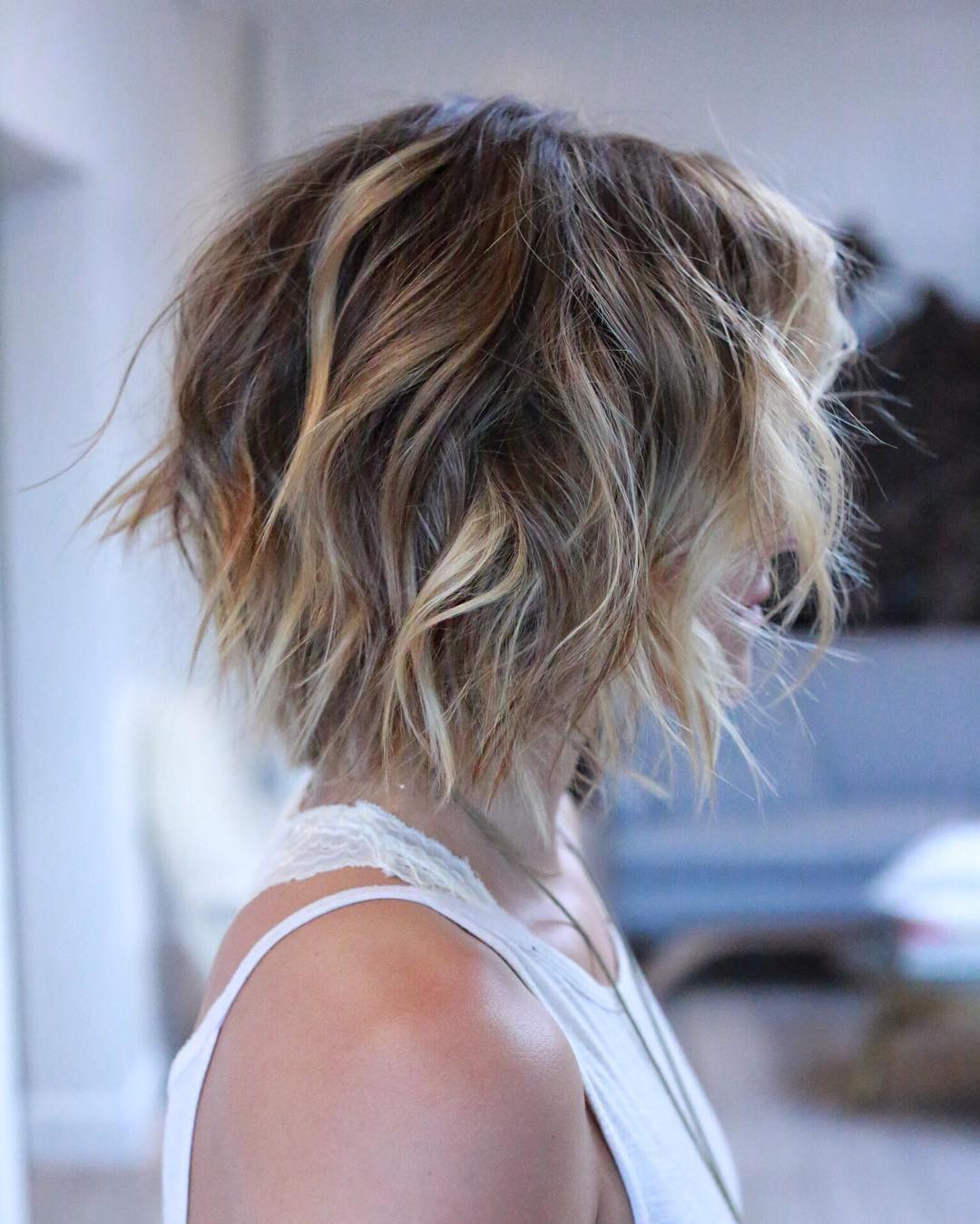 Textured Wavy Bob with Sun-Kissed Highlights