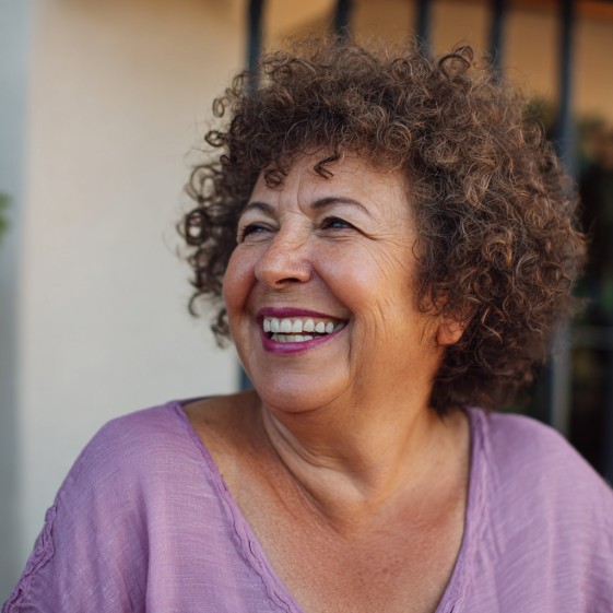 Chic Curly Short Cut with Soft Volume