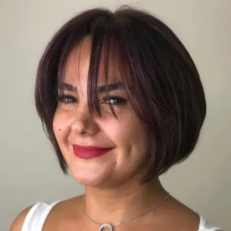 30124 chic layered bob with face framing bangs