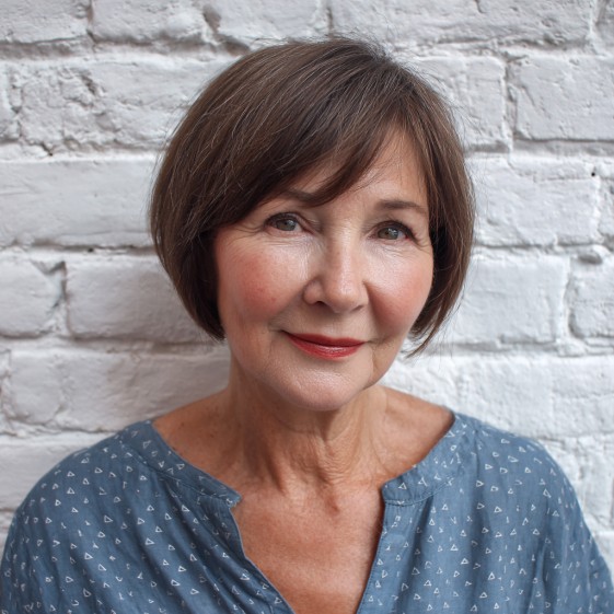 Classic Soft Brown Bob with Subtle Waves