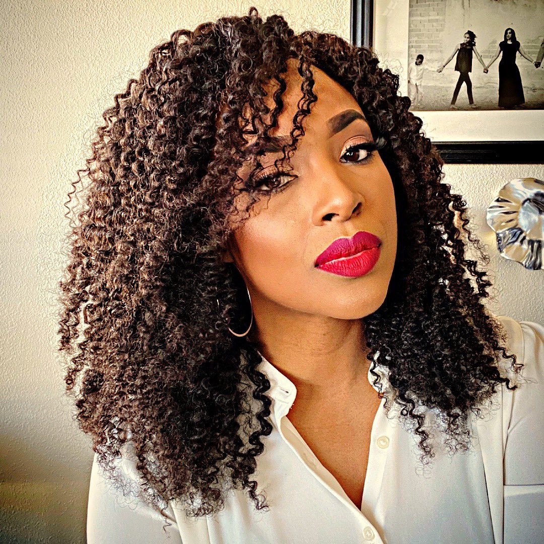 Defined Curly Twist Out with Flirty Layers