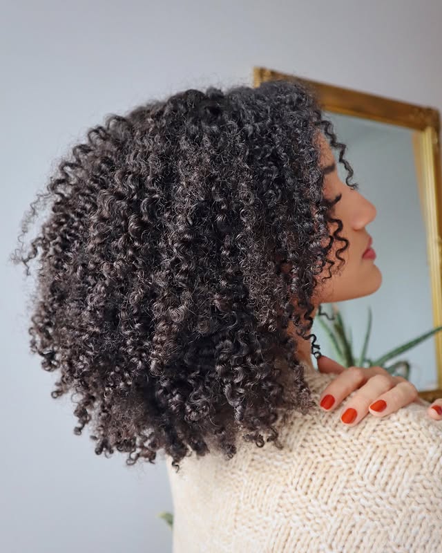 Dynamic Bouncy Twist Out with Defined Curls