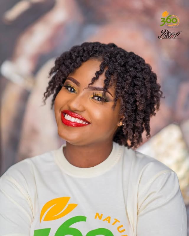 Dynamic Defined Twist Out Emphasizing Natural Curls