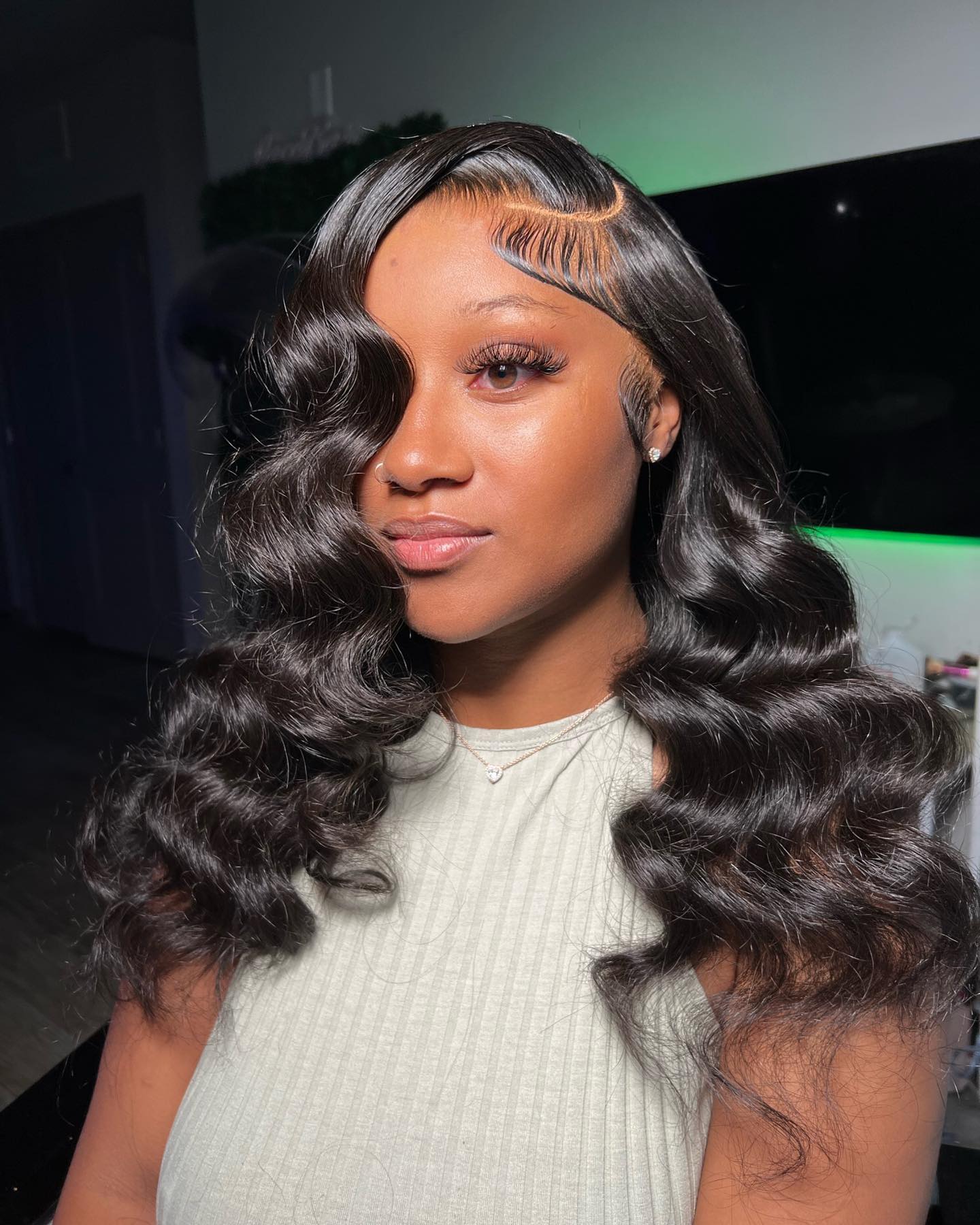 Glamorous Deep Waves with Defined Part