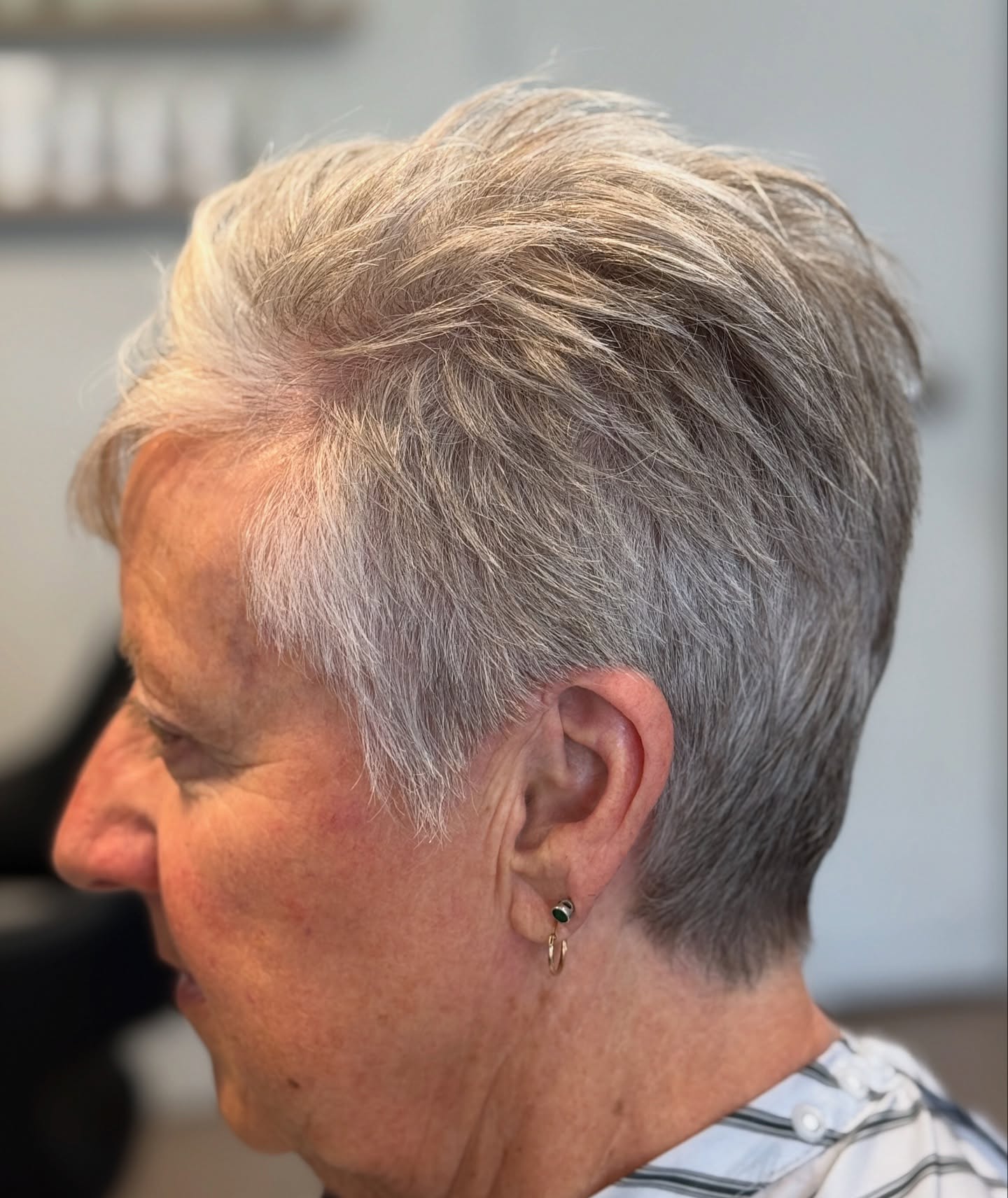 Chic Silver Textured Pixie with Volume