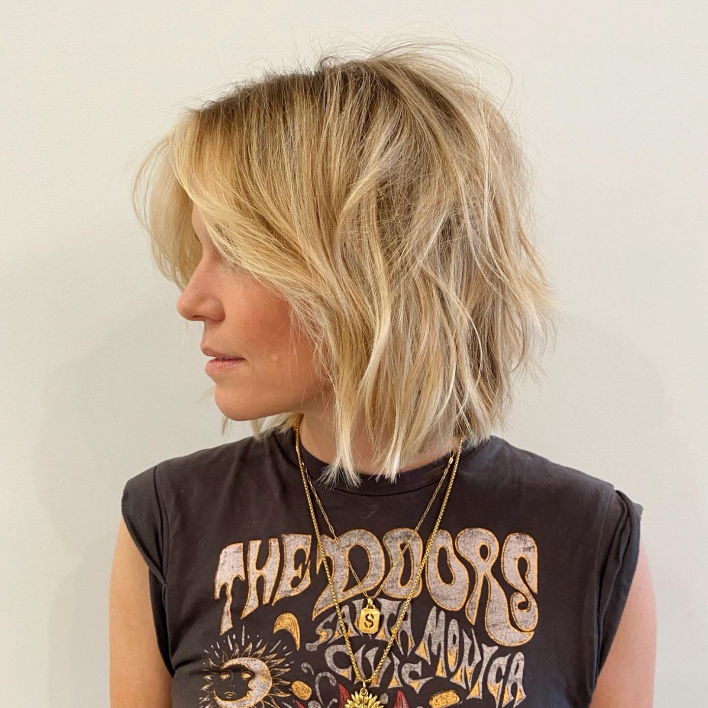 chic textured frayed bob