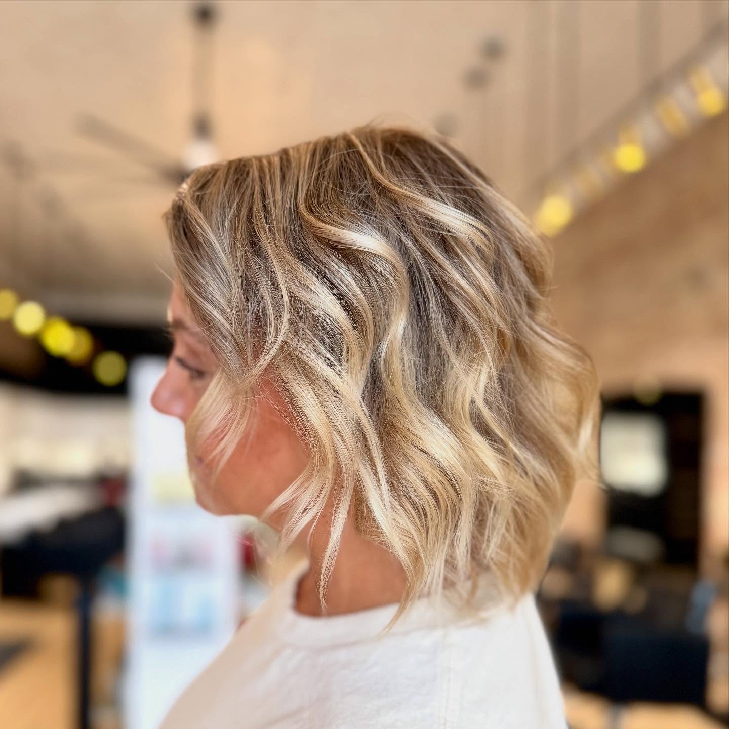 chic textured wavy bob with dimensional highlights