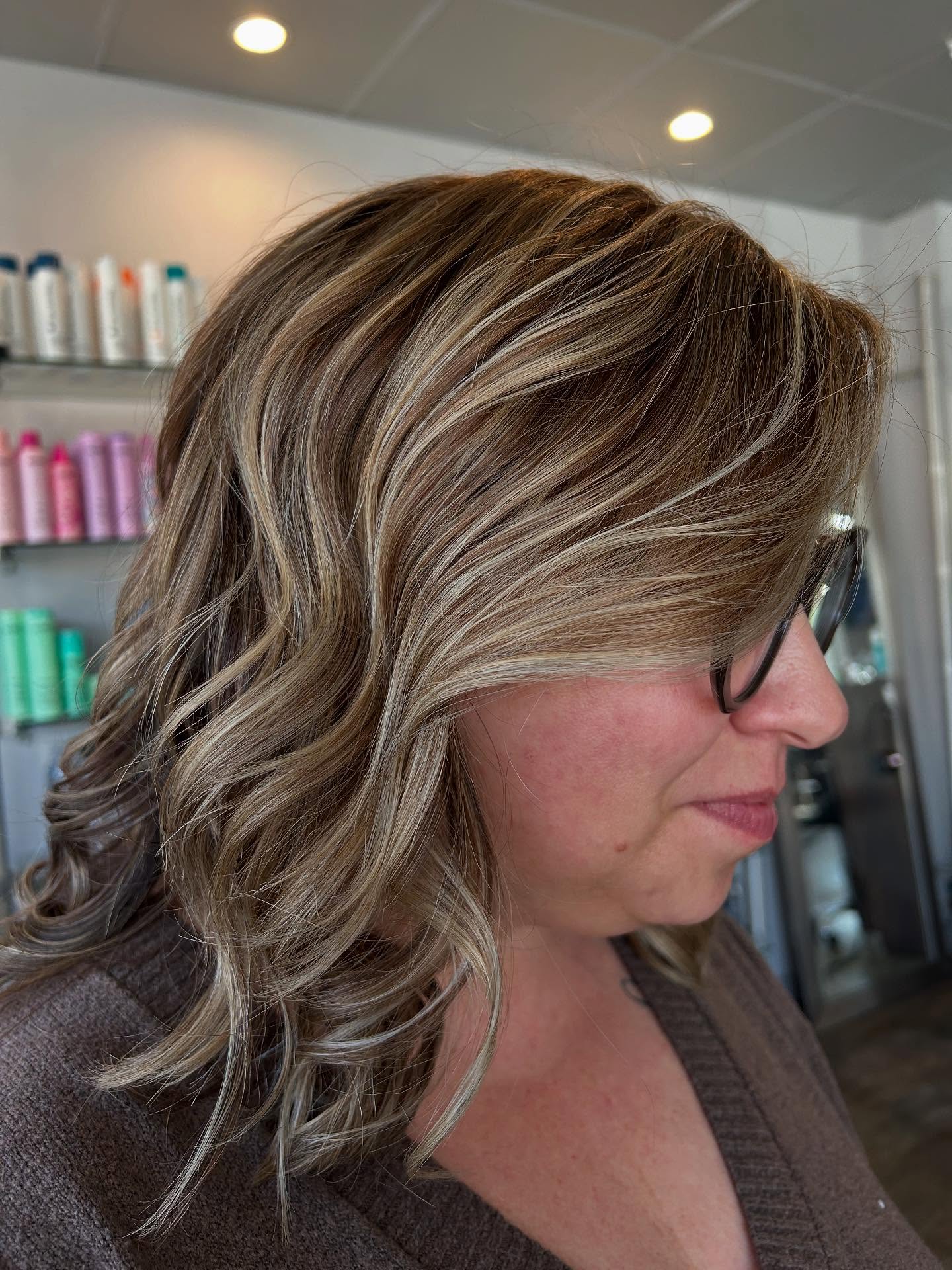 Soft Layered Blonde Waves with Subtle Highlights