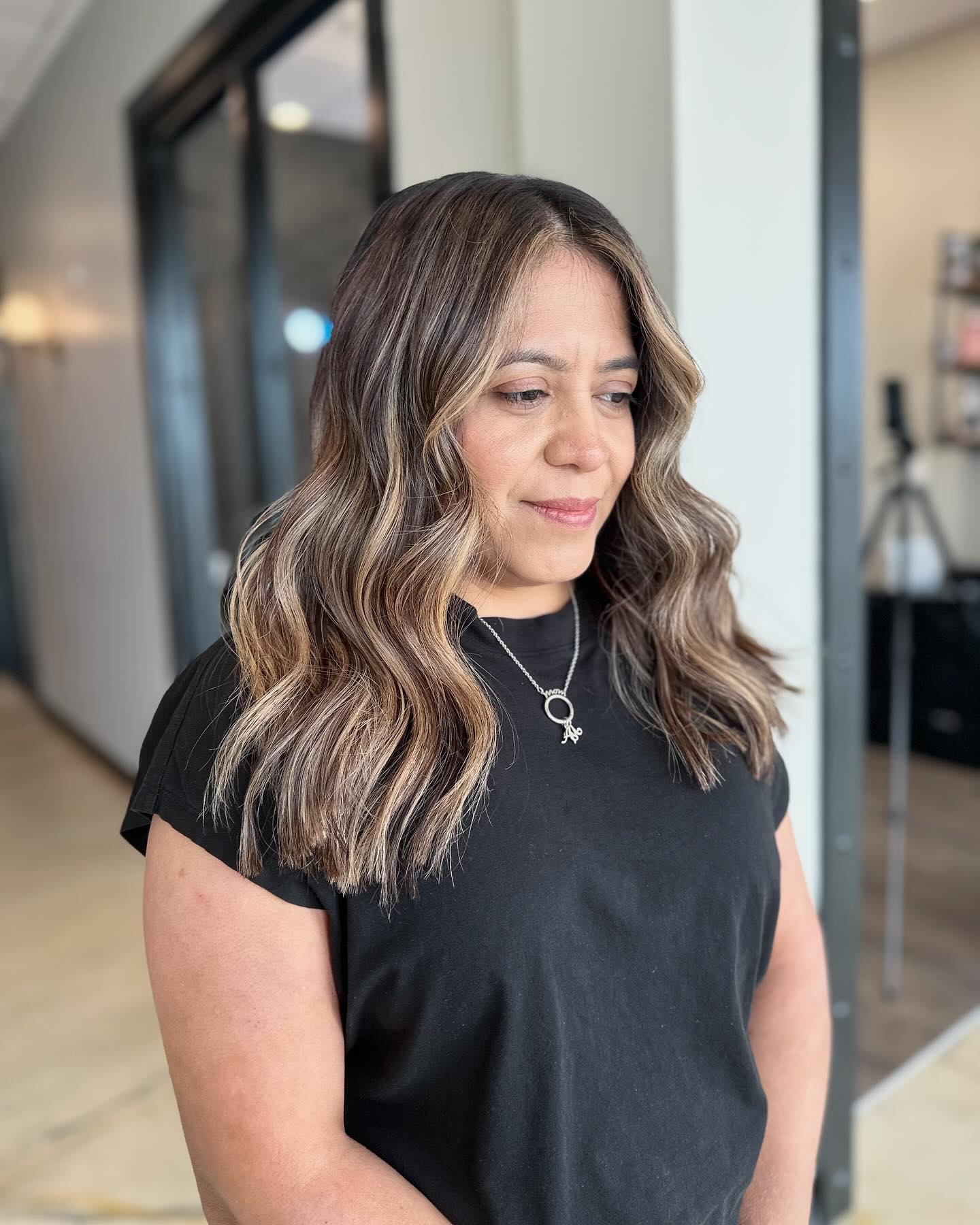 Soft Layered Blonde Waves with Warm Highlights