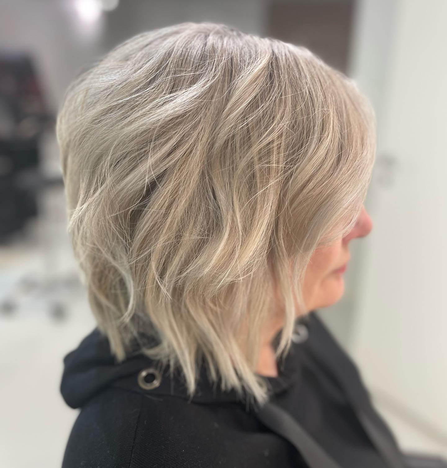 Textured Ash Blonde Wavy Bob with Subtle Layers