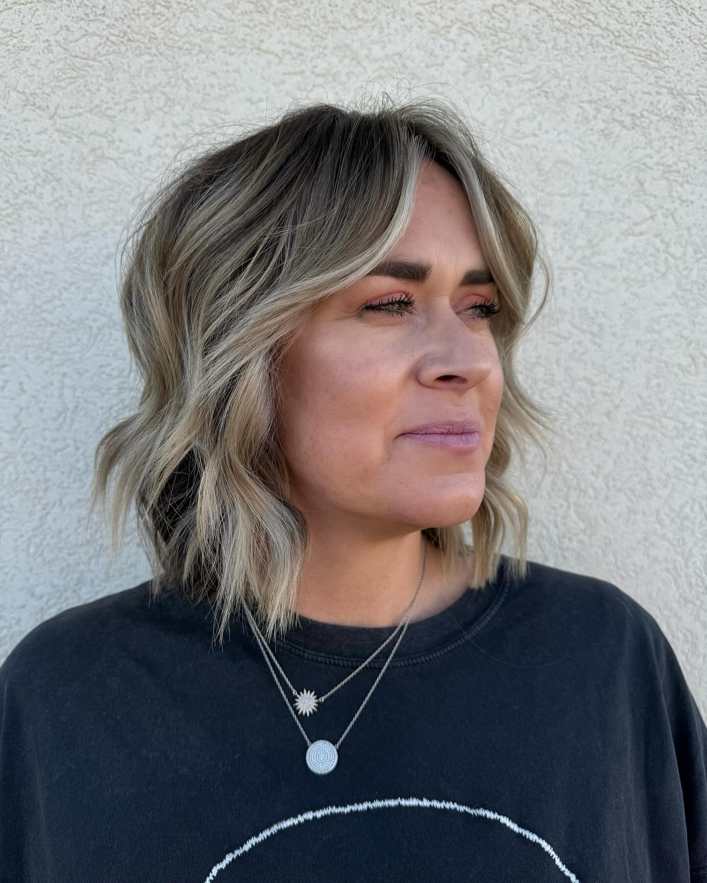 Textured Wavy Lob with Sun-Kissed Highlights