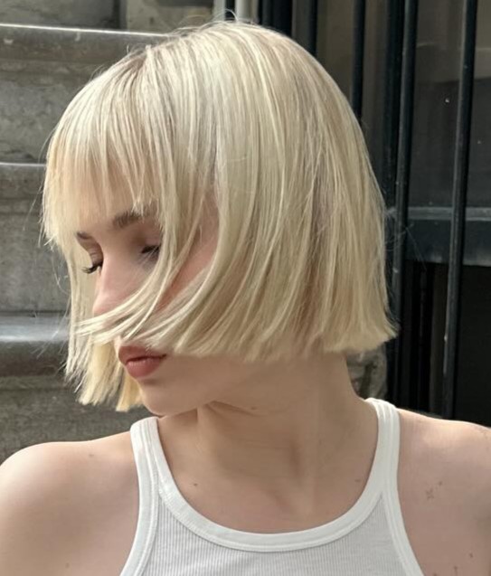 Chic Short Blonde Bob with Textured Fringe