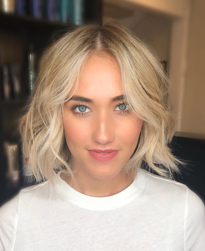 Textured Beachy Bob with Soft Blonde Highlights