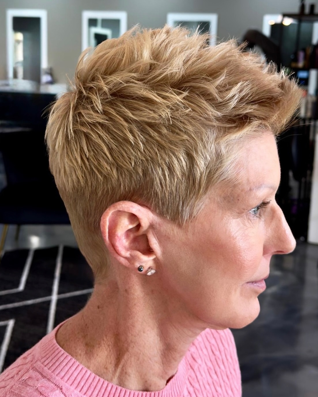 Textured Short Pixie Cut with Edgy Volume
