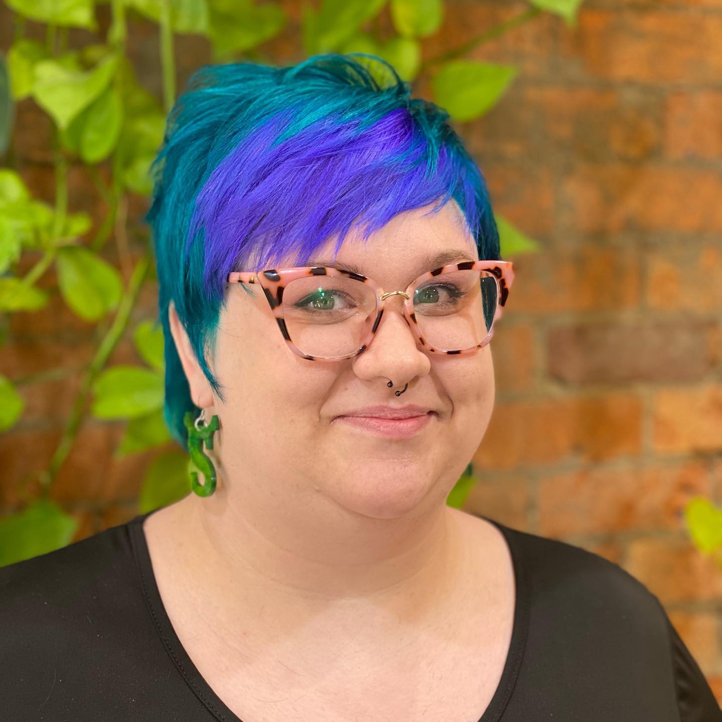Vibrant Textured Pixie Cut with Bold Highlights