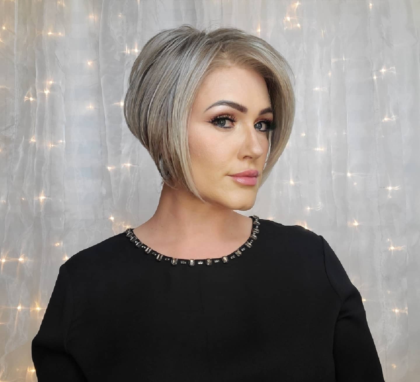 Chic Textured Bob with Subtle Highlights