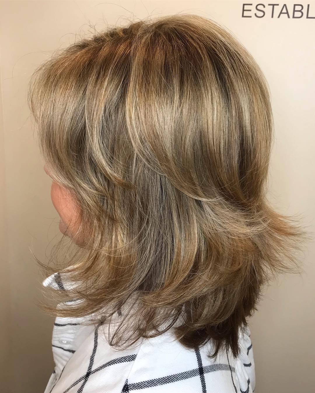 Softly Layered Shoulder-Length Bob with Natural Highlights