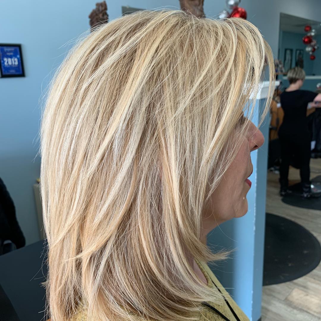 Softly Textured Shoulder-Length Bob with Gentle Highlights
