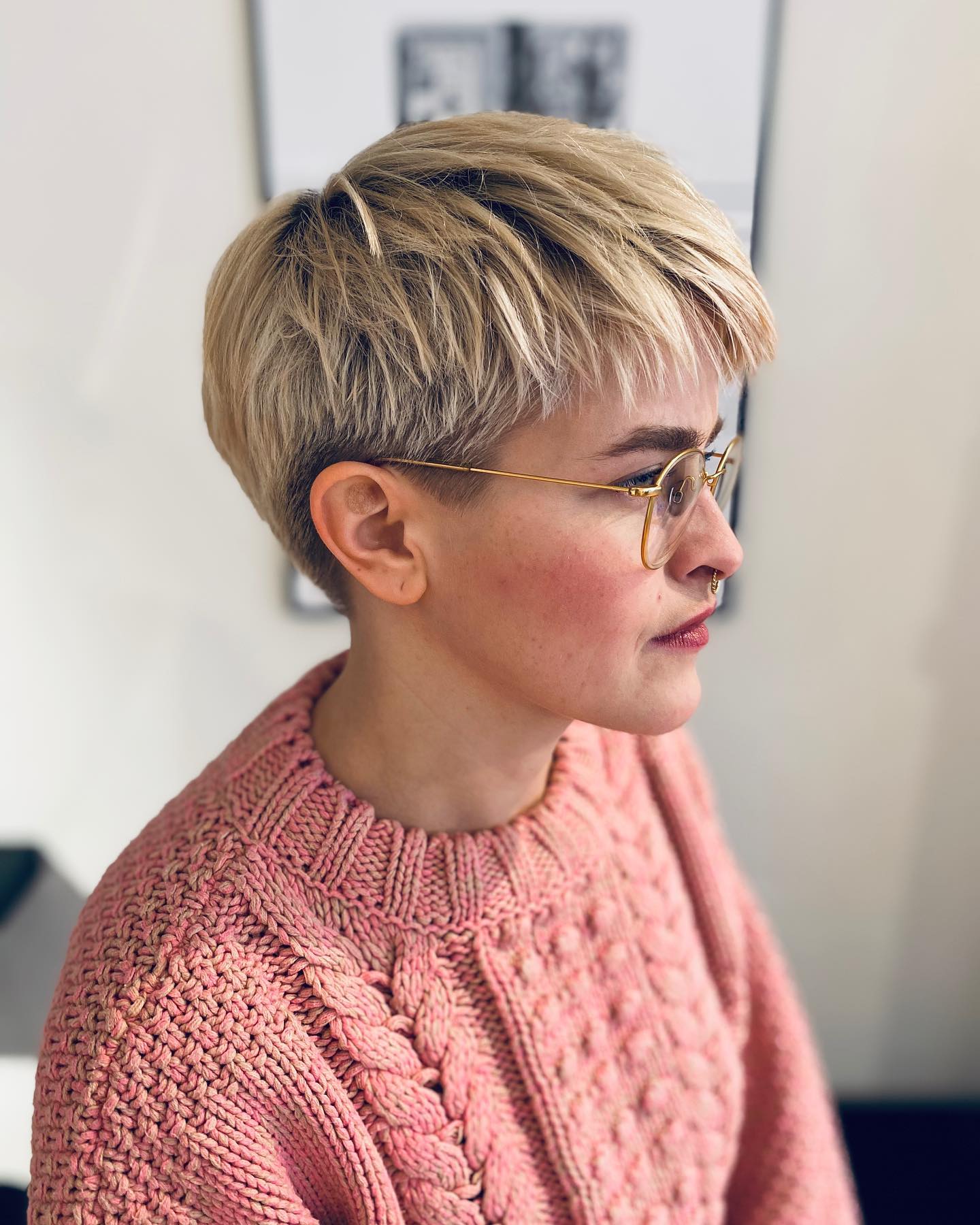 Chic Short Layered Pixie with Subtle Volume