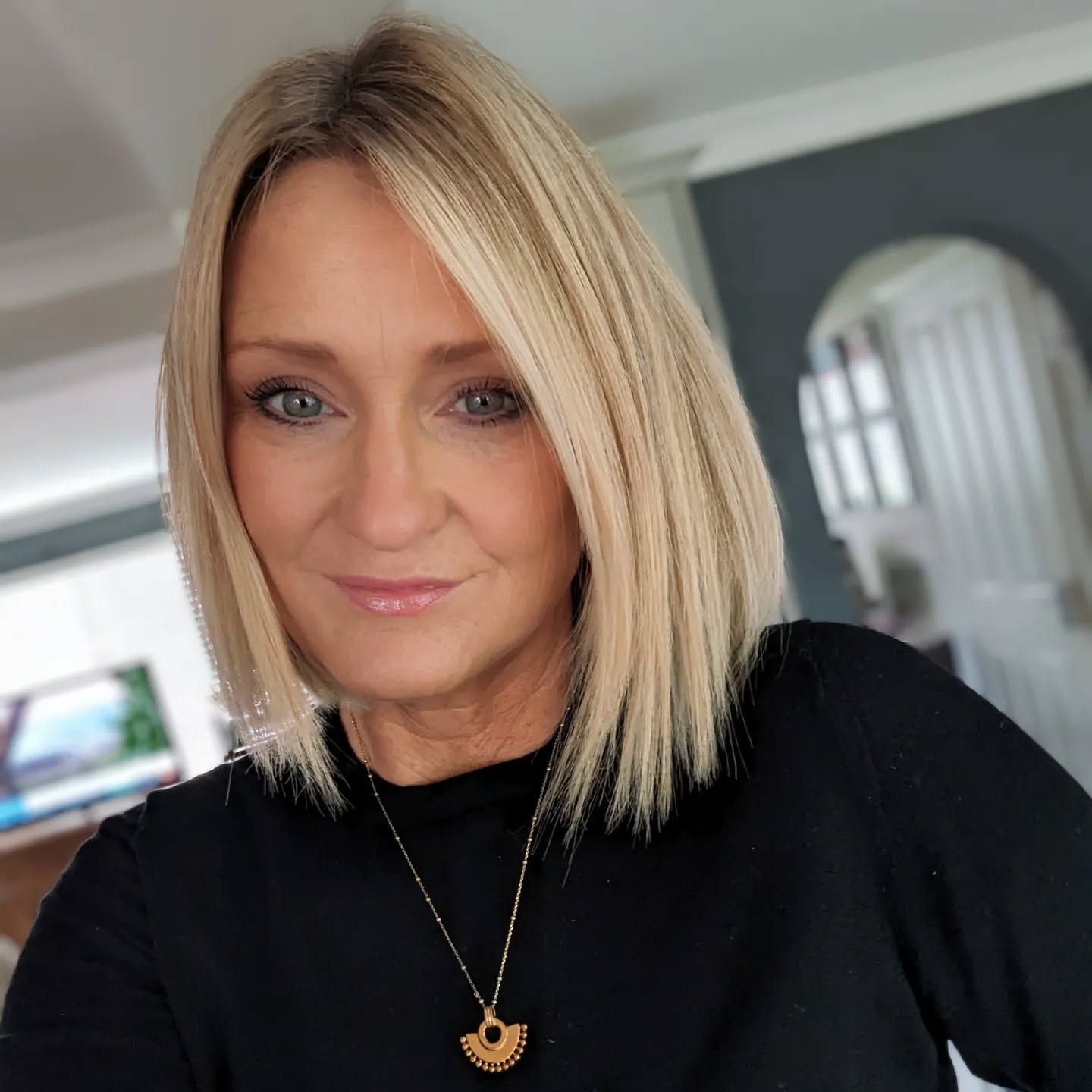 Sleek Blunt Cut with Subtle Layered Ends