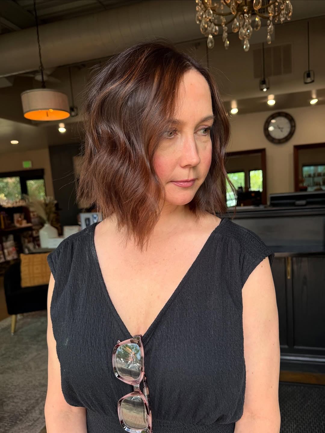 Chic Textured Neck-Length Bob with Soft Waves