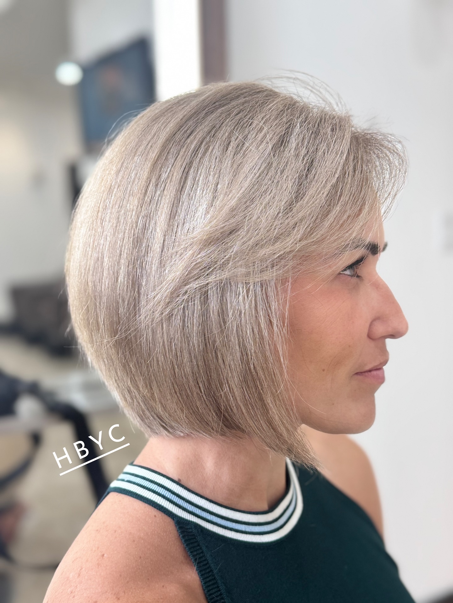 Elegant Ash Blonde Neck-Length Bob with Subtle Layers