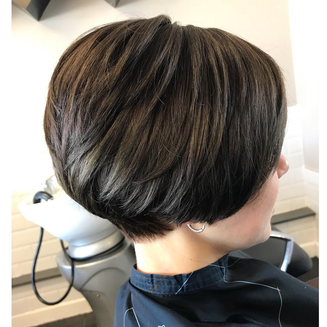 Sleek Stacked Bob with Subtle Highlights