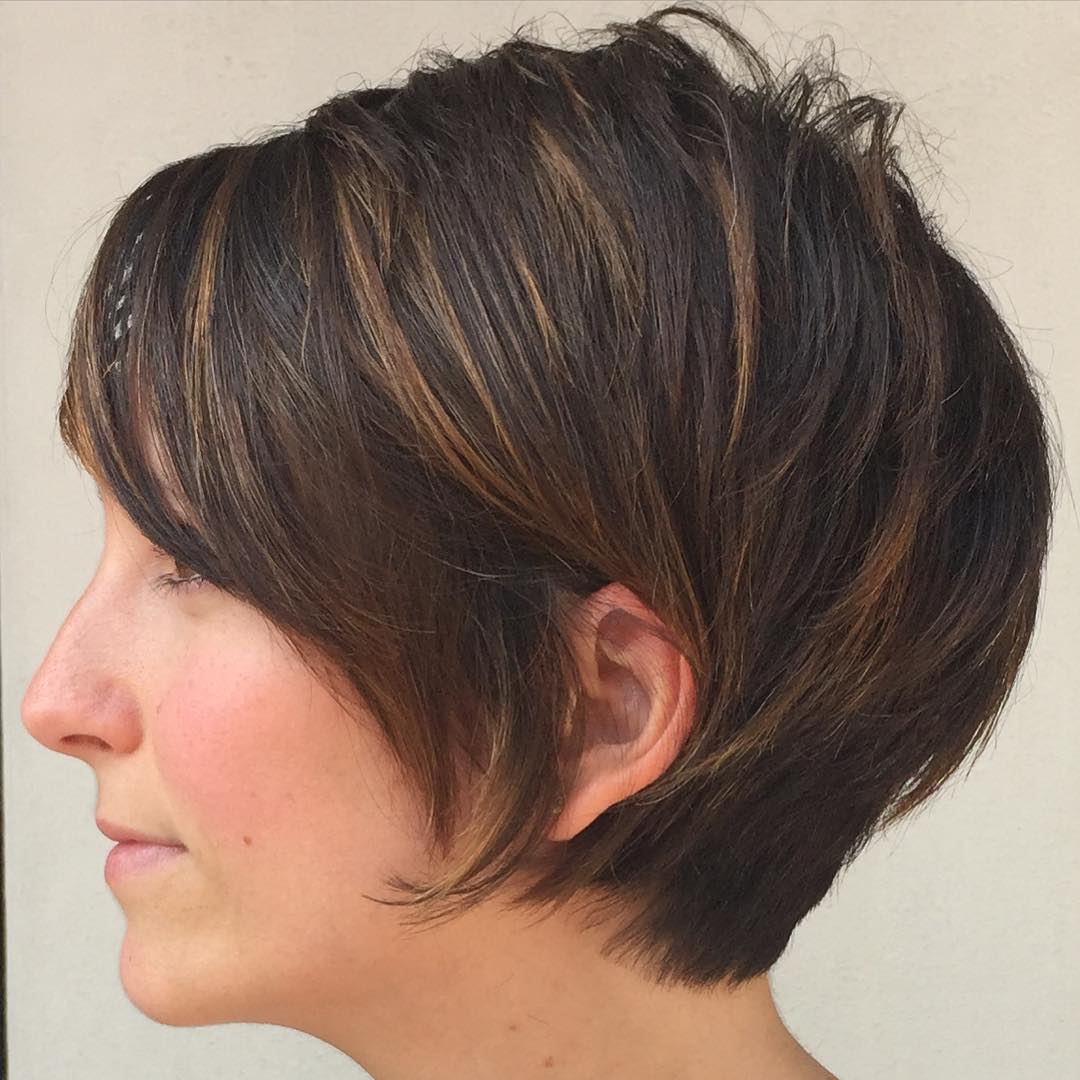 Textured Layered Bob with Subtle Highlights