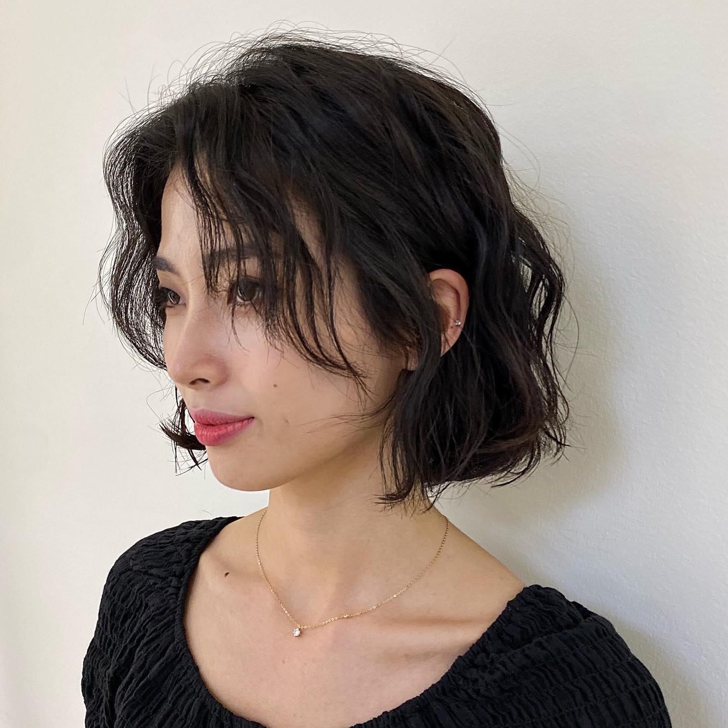 Effortless Wavy Bob with Soft Bangs