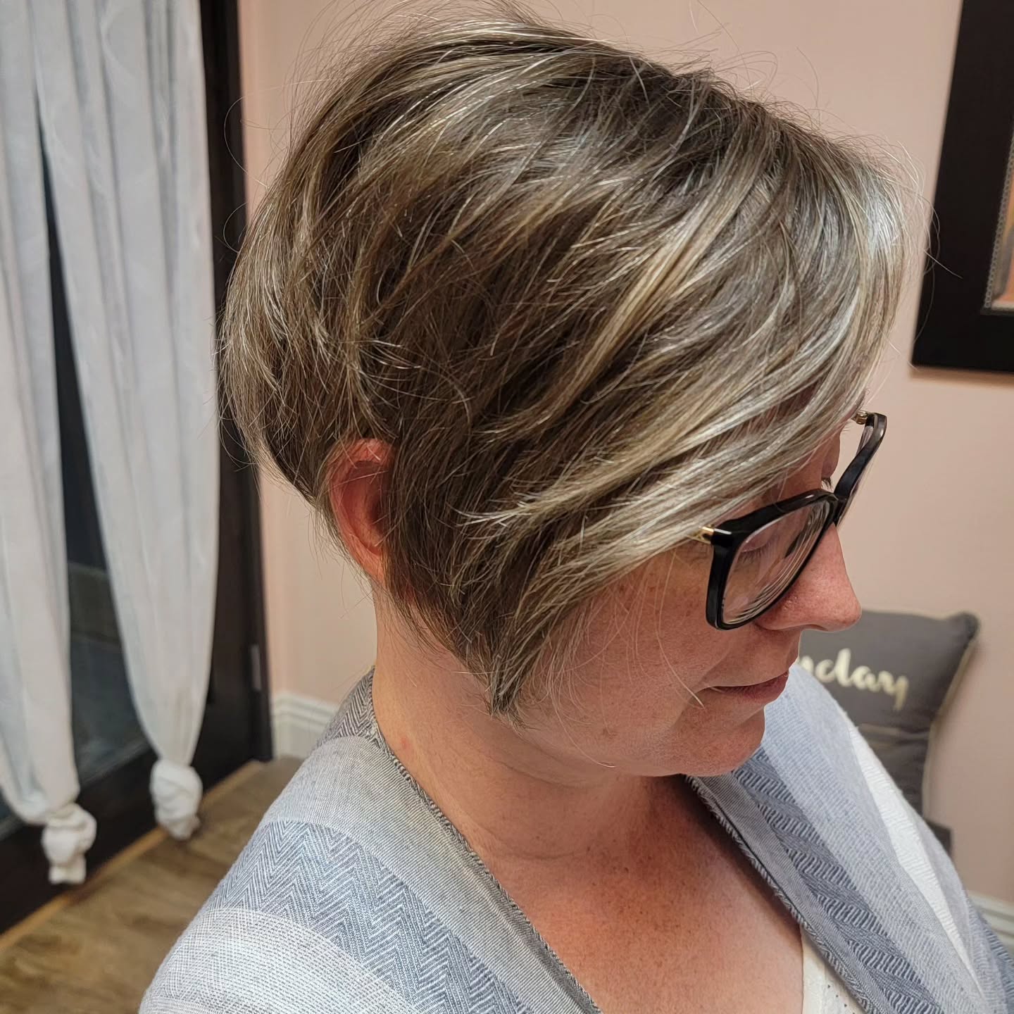 Modern Textured Pixie Bob with Subtle Ash Highlights