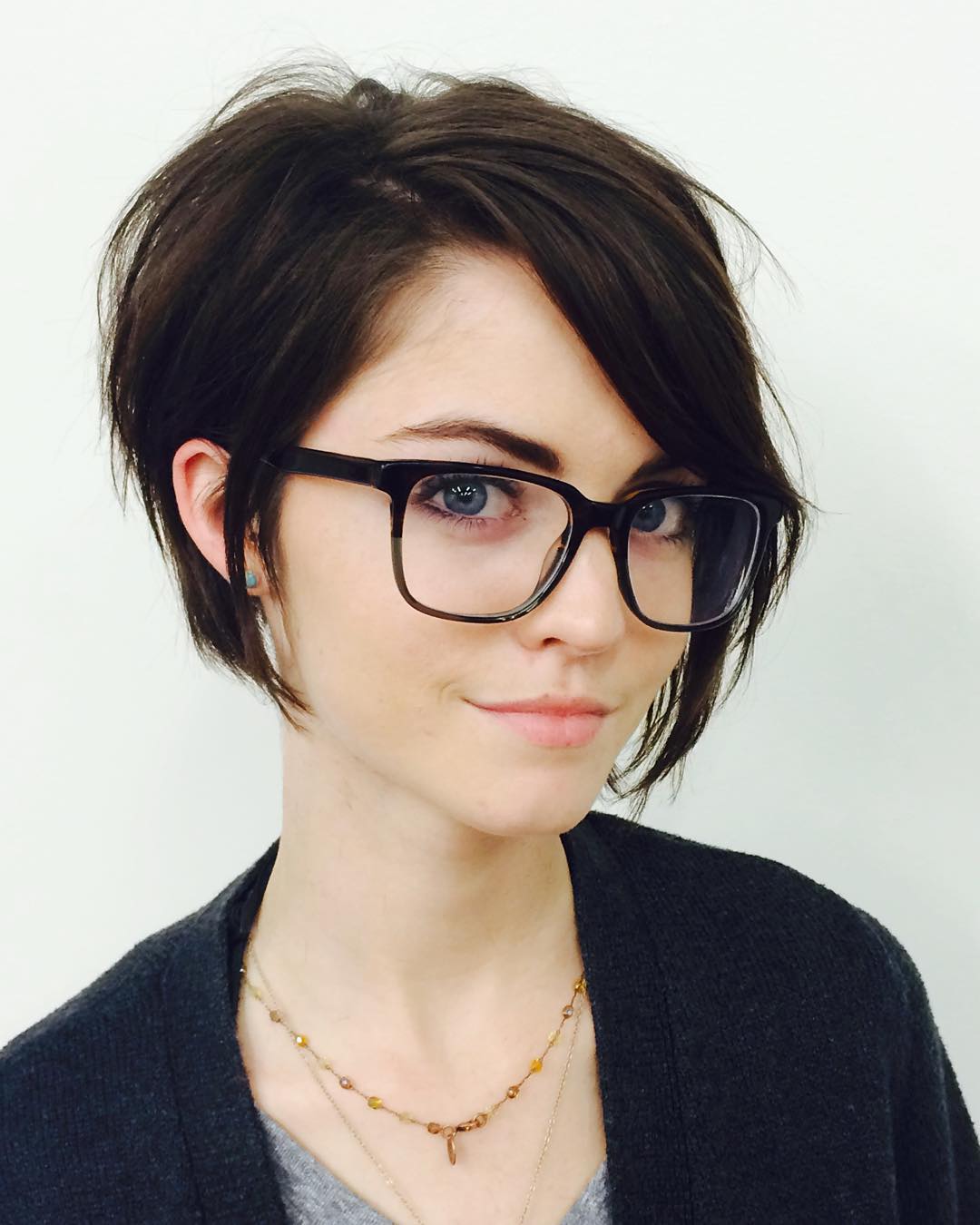 Chic Layered Short Cut with Subtle Volume