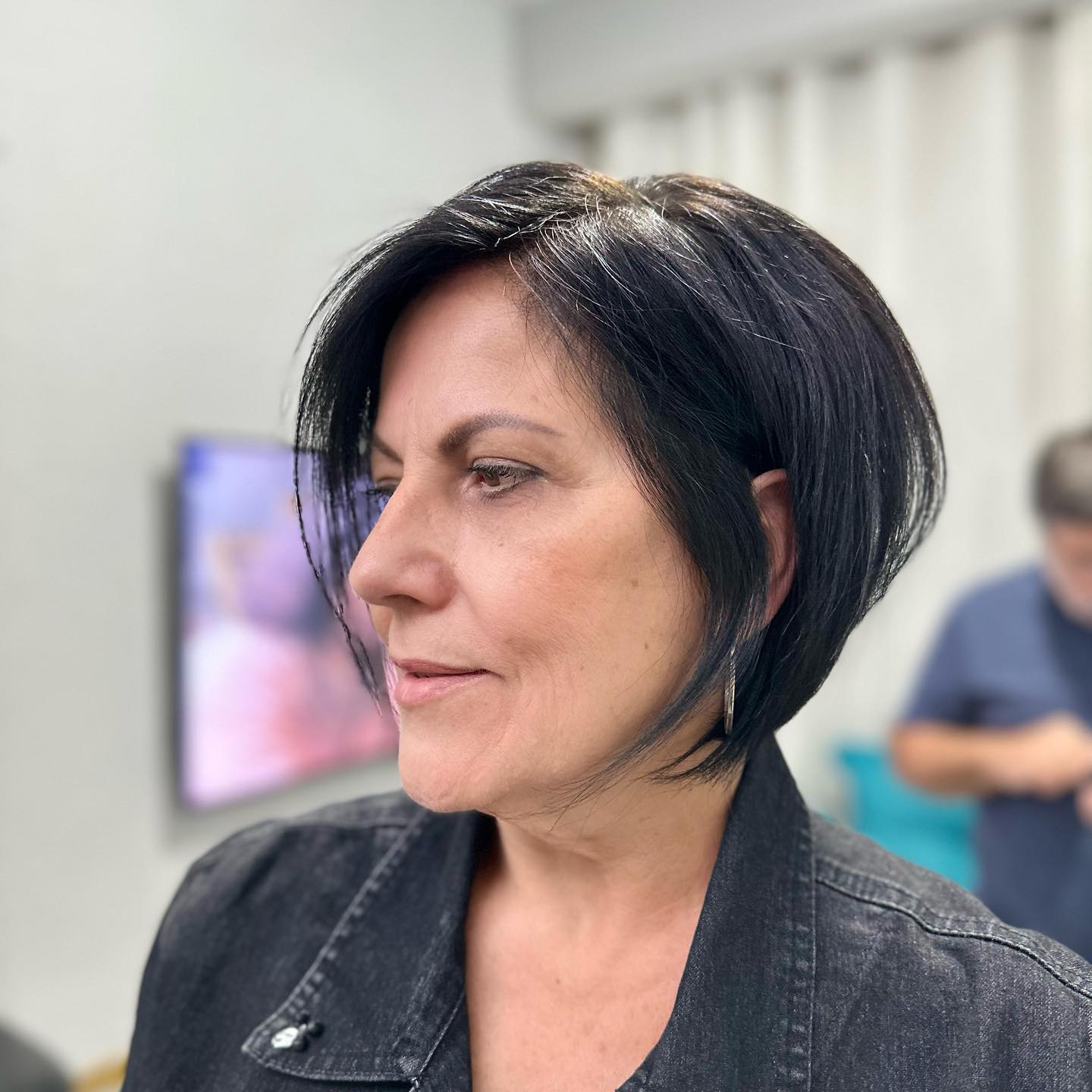 Chic Textured Bob with Subtle Face-Framing Layers