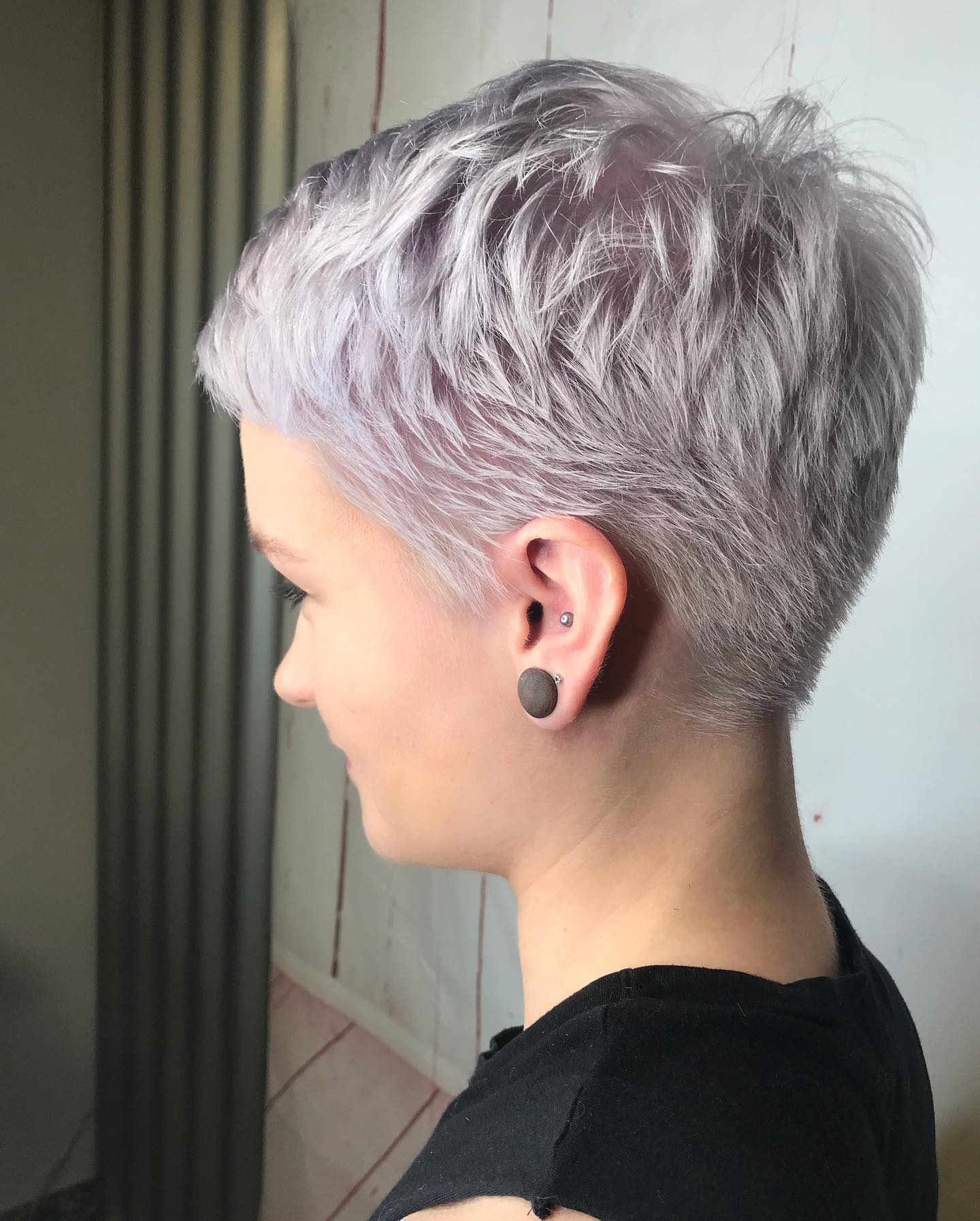 Chic Textured Silver Pixie Cut with Subtle Layers