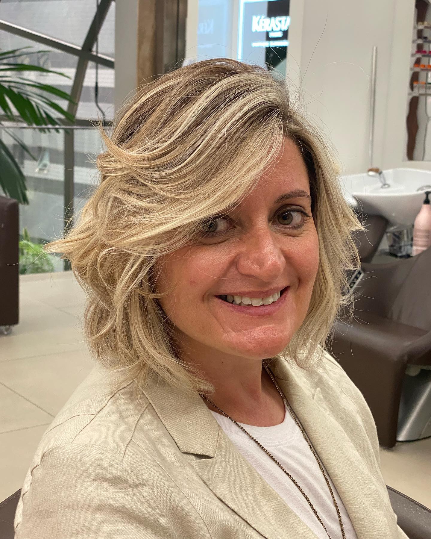 Effortless Beachy Waves Bob with Subtle Highlights