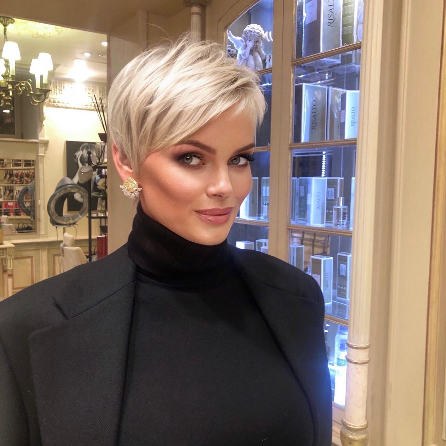 Elegant Textured Short Pixie with Subtle Highlights