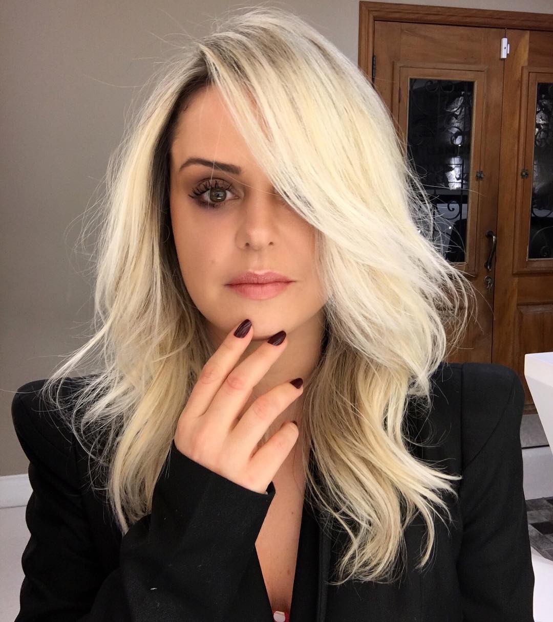 Softly Layered Beachy Waves with Subtle Root Shadow