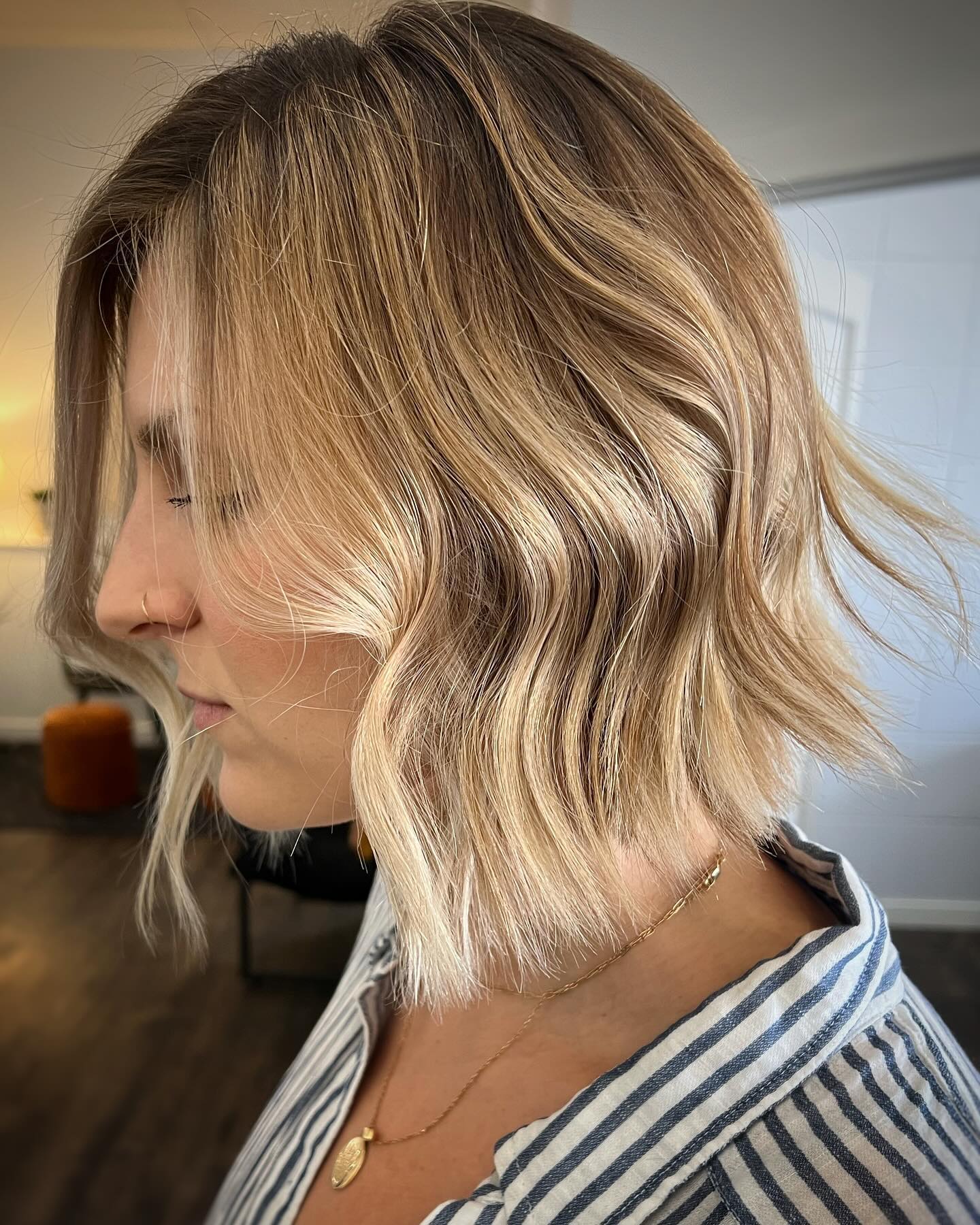 Textured Beachy Slope Bob with Light Blonde Highlights