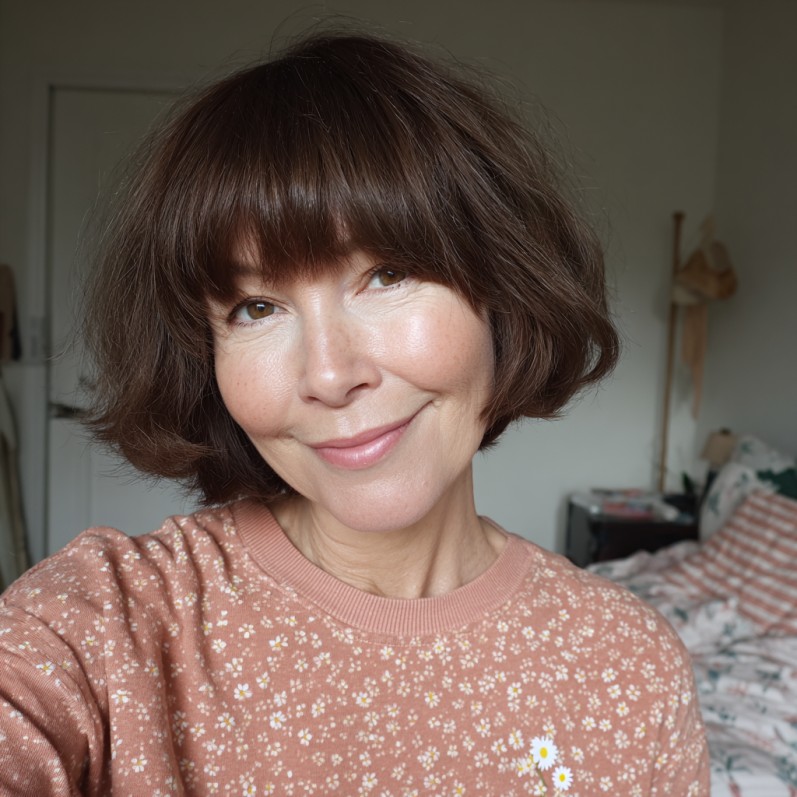 Chic Round Bob with Soft Bangs