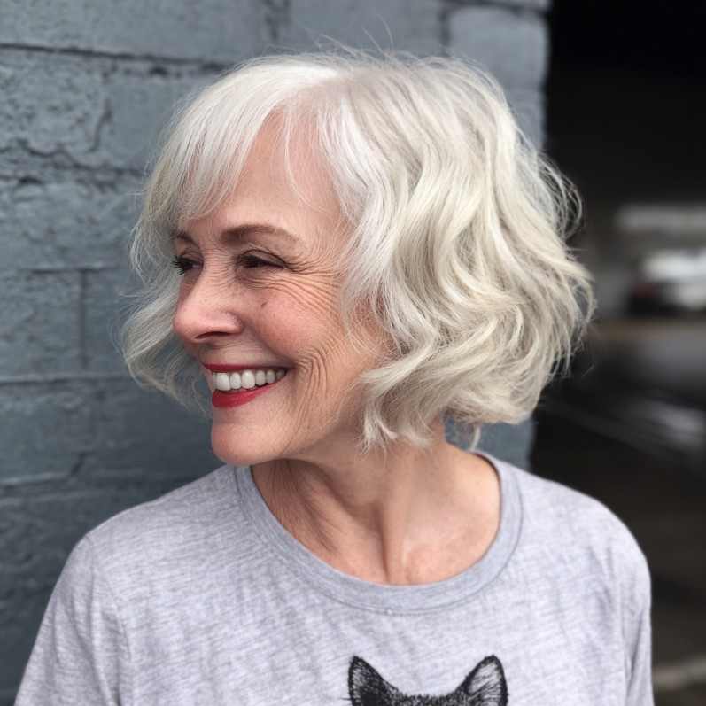 Charming Softly Curled Silver Bob with Fluffy Texture