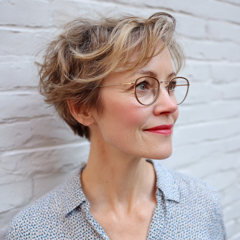 Textured Short Cut with Soft Waves