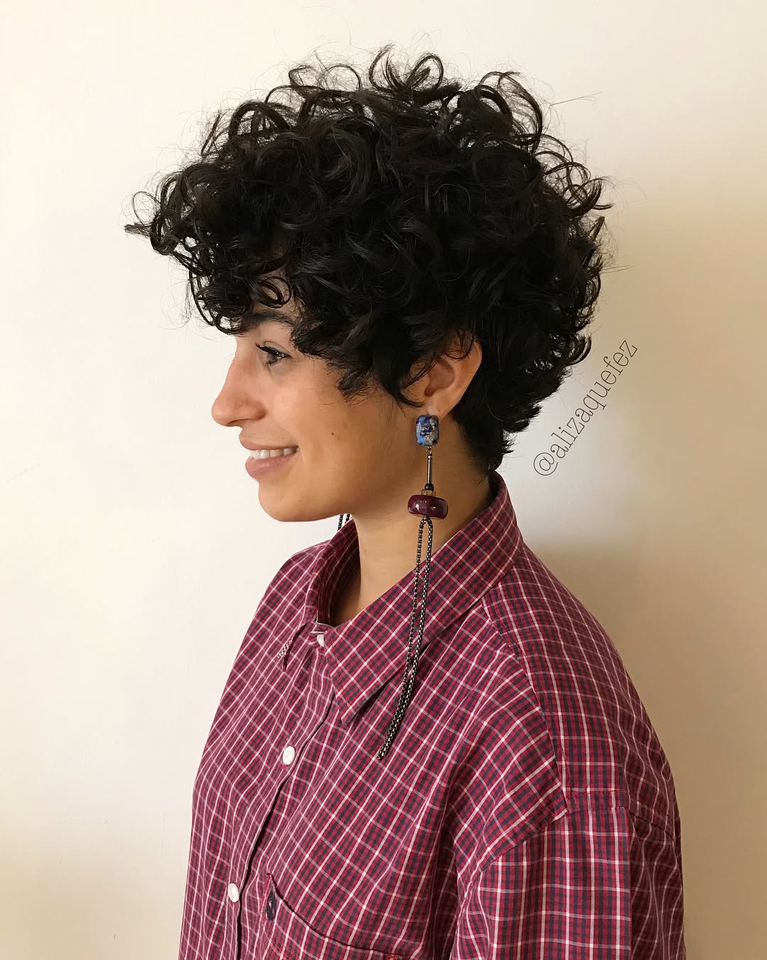 Chic Curly Short Shag with Defined Curls